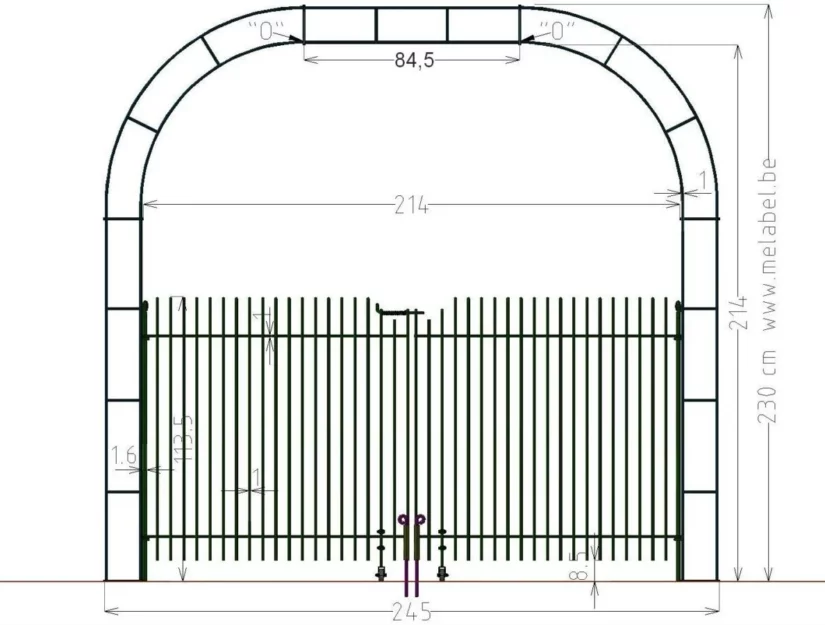 Dubbele poort “engmaschig” in rozenboog 214 cm breed, 115 cm hoog.
