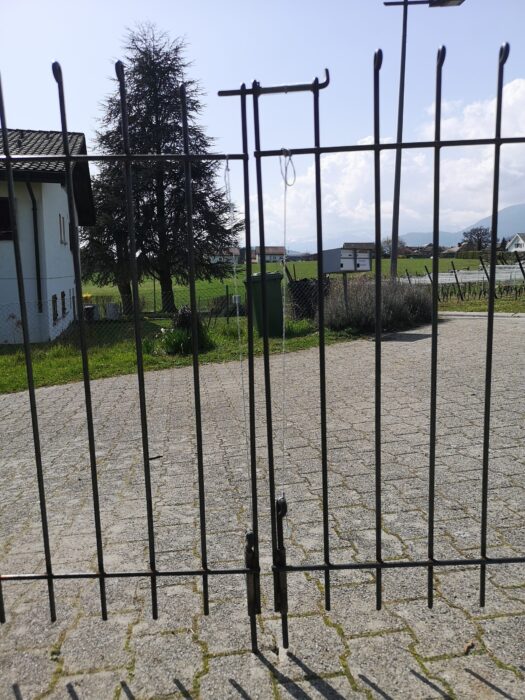 Schnüre vom Kunden zum Aufziehen der Blockierung (Bodenriegel)