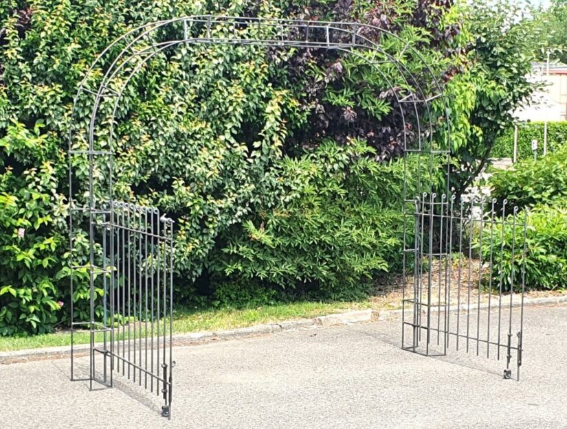 Rozenboog met open poorten, doorgangsbreedte 235 cm, onbehandeld-ruw (mag roesten).