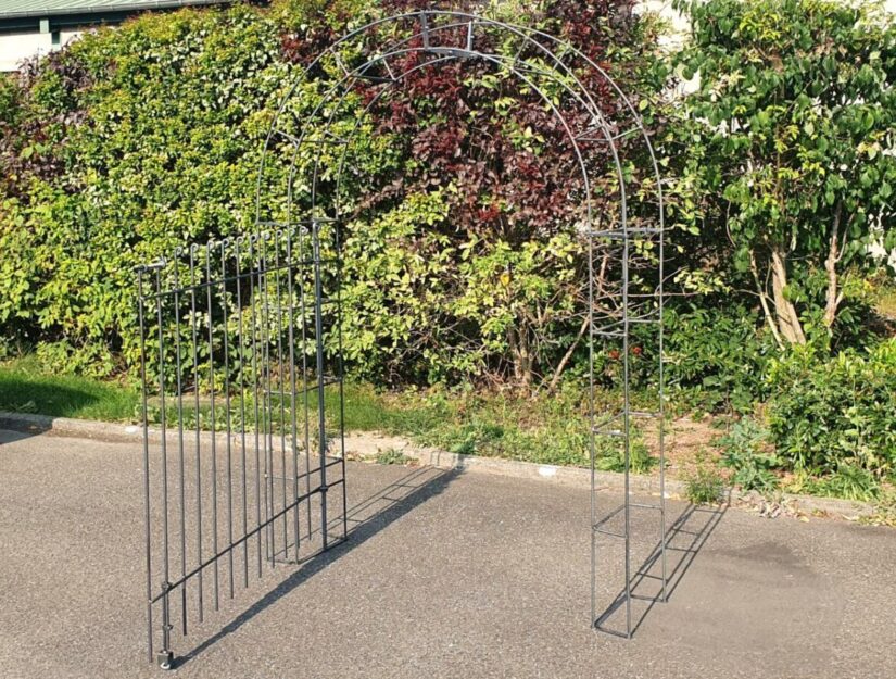 145 cm hoge open deur in rozenboog blank (mag roesten)