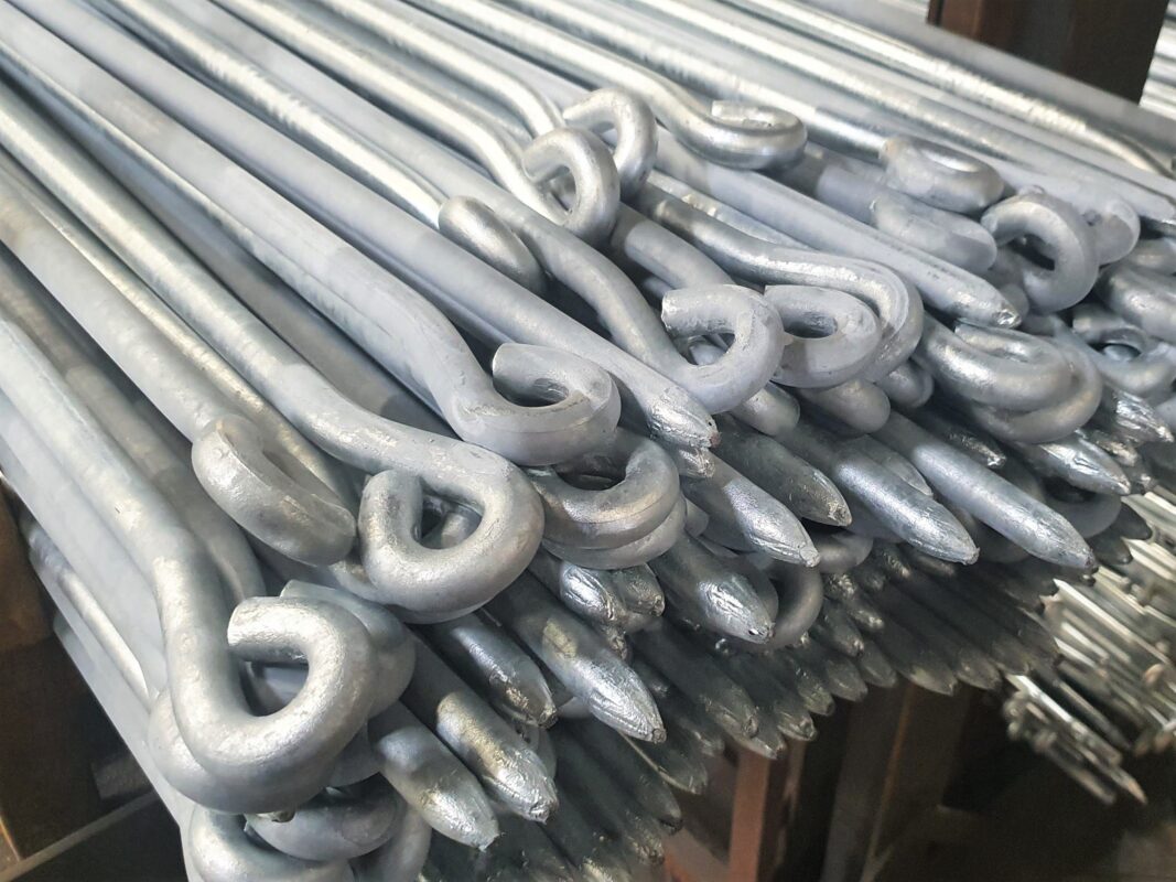 Verzinkte Verbindungsstäbe in unserem Lager (rosten nicht).