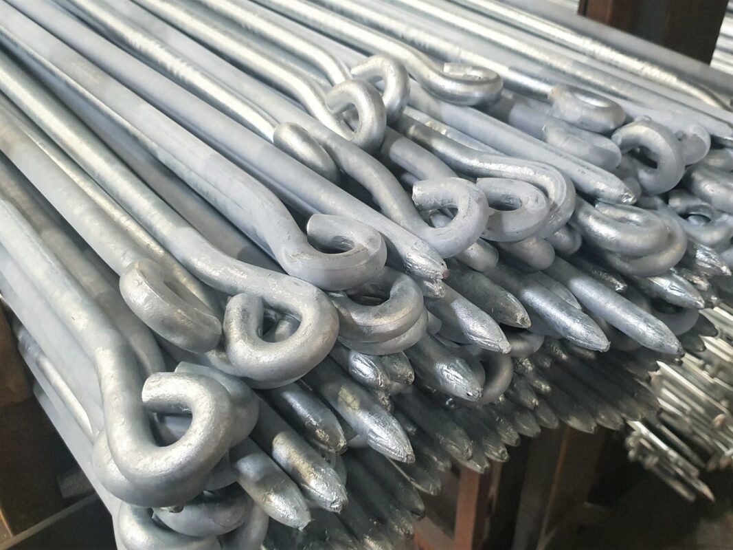 Verzinkte Verbindungsstäbe in unserem Lager (rosten nicht).