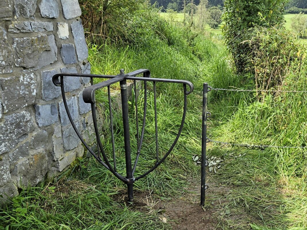 Das stabile Weidezaundrehkreuz aus Volleisen sollte jahrzehntelang störungsfrei funktionieren.