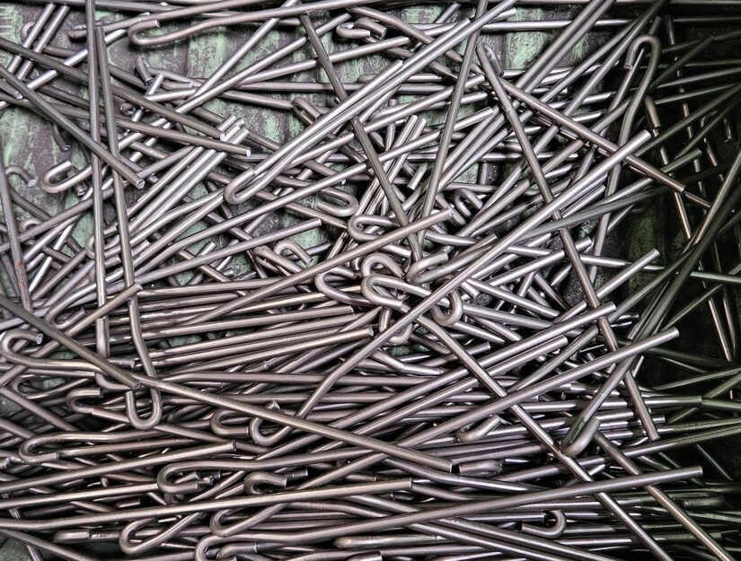Spannhaken, gebogen, aus 8 mm Stahldraht.