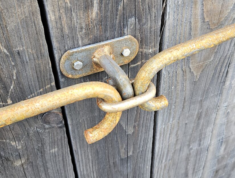 Wandhalter für Handlauf zum Aufschrauben roh/unbehandelt nach 2 Monaten.