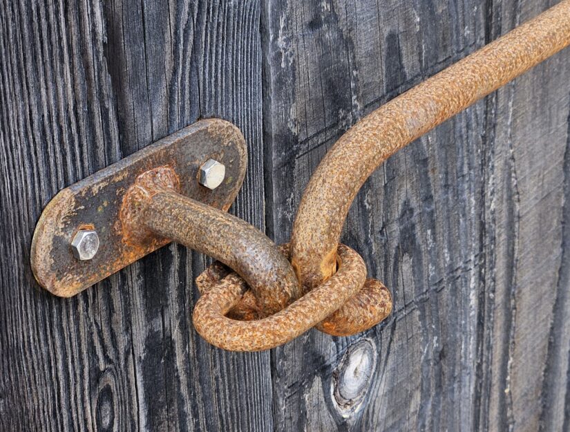 Wandhalter für Handlauf zum Aufschrauben roh/unbehandelt nach 6 Monaten.