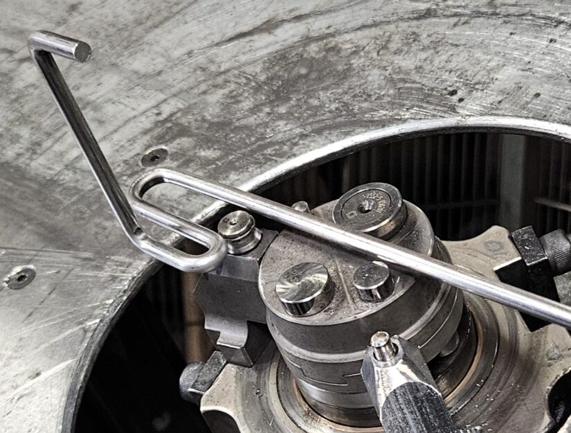 Die Mini-Besenhalter werden bei melabel® [METALL.BE] in Eupen (Ostbelgien) produziert.