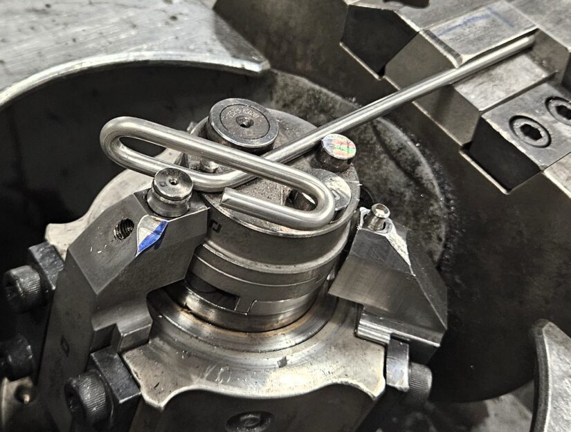 Die Mini-Wandhaken aus 1.4301 werden bei melabel® [METALL.BE] in Eupen (Ostbelgien) hergestellt.