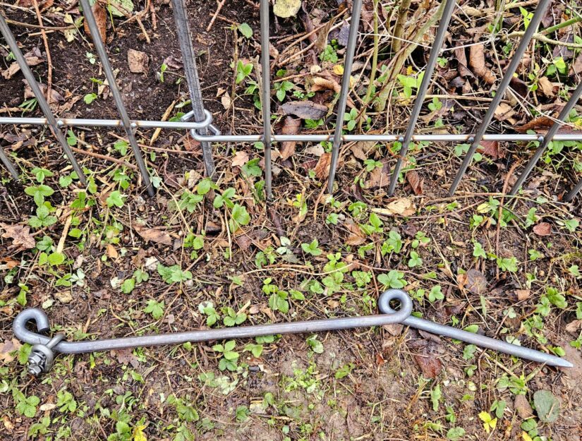 Die Abstützstrebe ist für alle Zaunhöhen von 80 bis 195 cm geeignet.