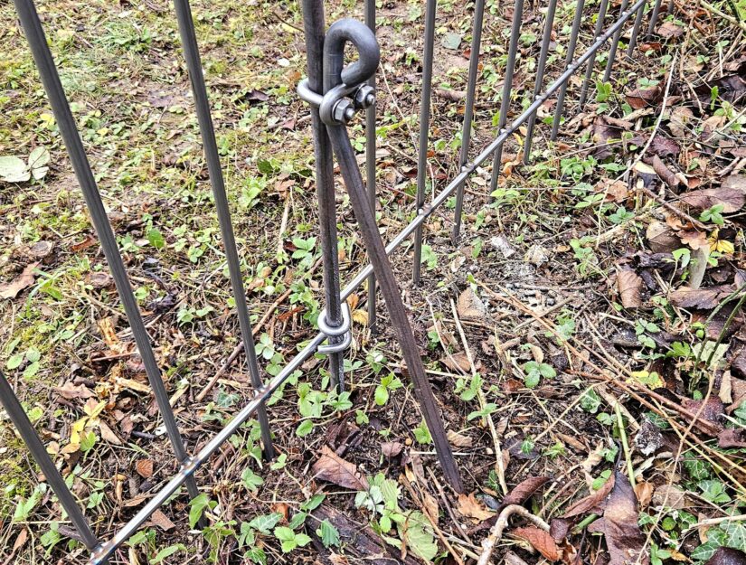 Die Abstützstrebe verbindet hohe Stabilität mit einfacher Montage.