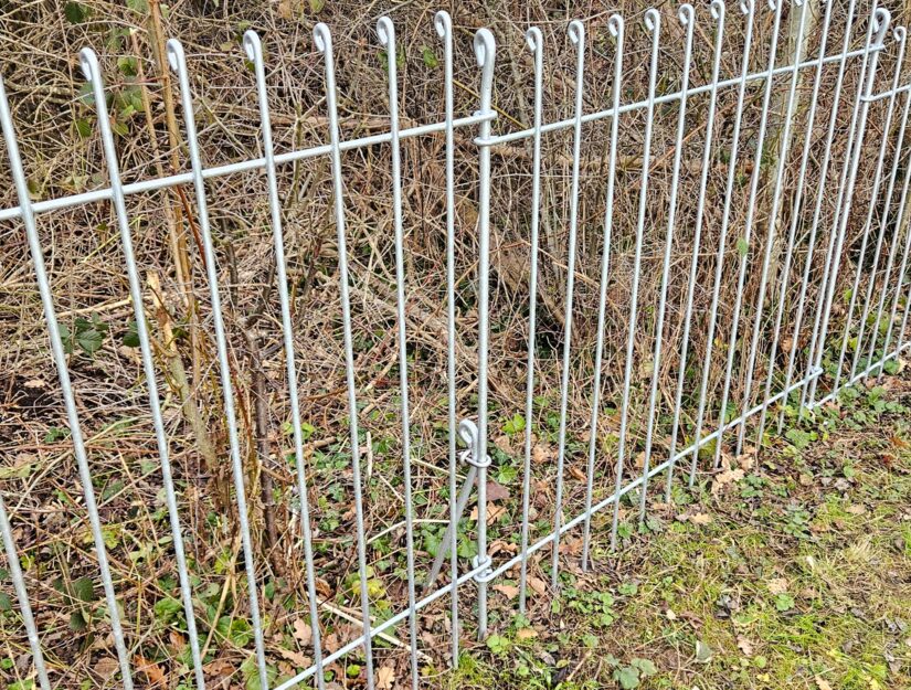 La traverse de soutien sur la barre de liaison de la clôture, anneau-115-galvanisé.