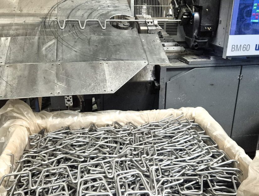 Pièces pliées en fil d'acier inoxydable 1.4301 de 10,0 mm d'épaisseur.