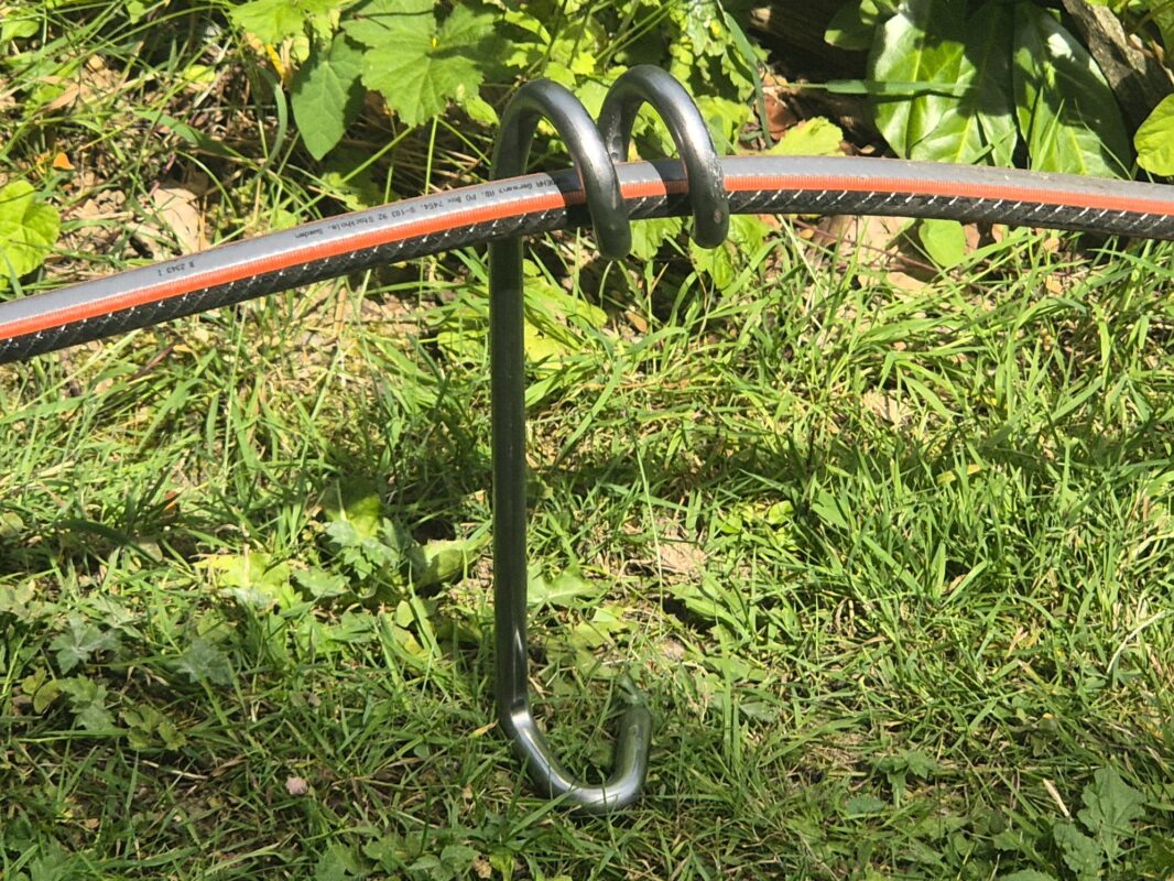 Universelle Führung für Schläuche, Kabel, Seile und Bänder.