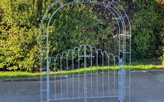 Arche de rosiers avec portail – Fabrications spéciales