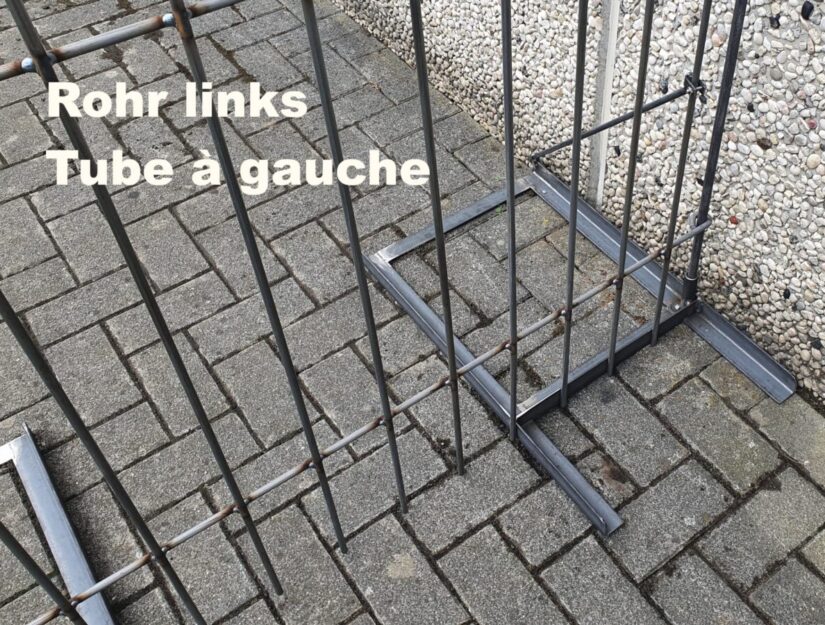 Uitzicht vanaf de buitenkant Vloerstandaard met buis links.