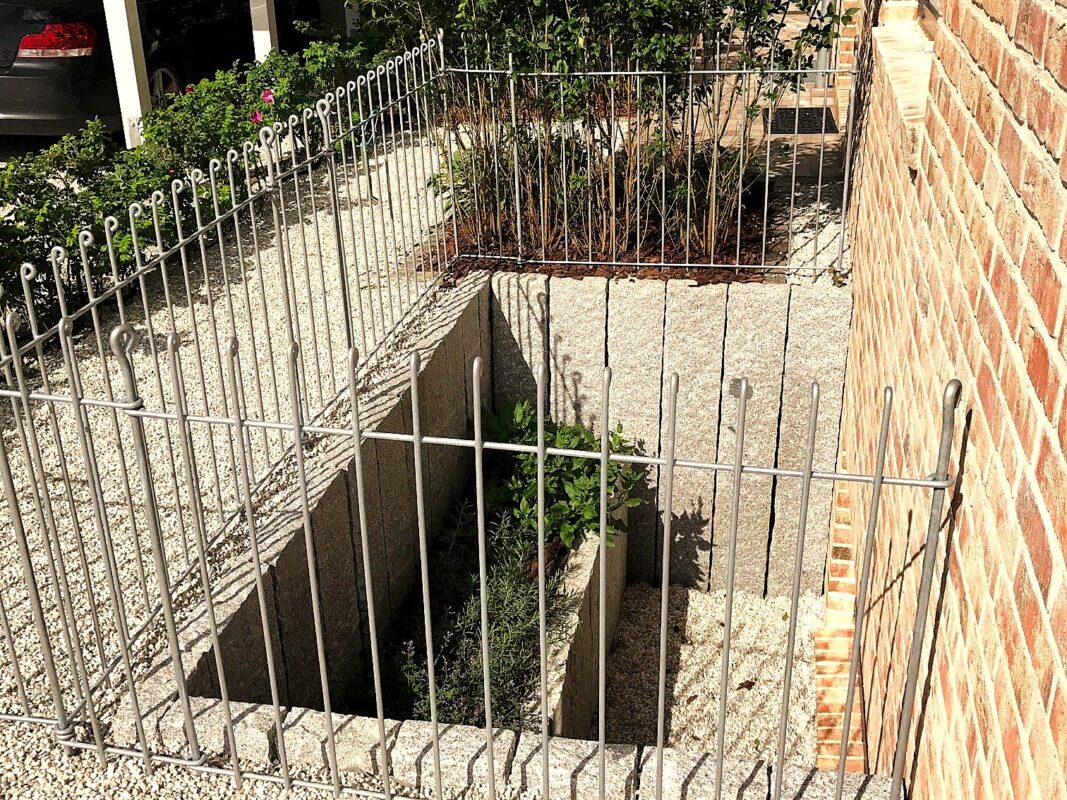 clôture cour anglaise, puits de lumière, puits de lumière sécurisé, clôture puits de lumière, garde-corps fenêtre de cave, garde-corps saut-de-loup,