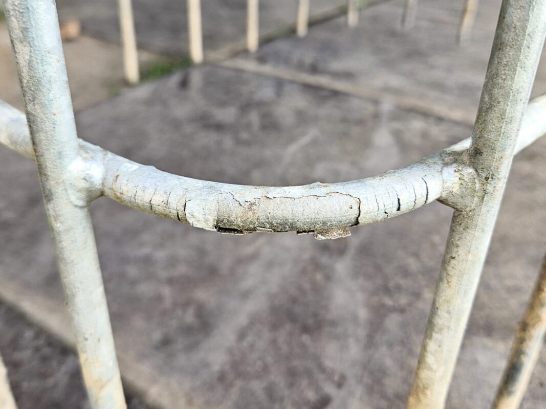 beschädigte Feuerverzinkung, Rostschutz, Korrosionsschutz, verzinkter Stahl, rostet