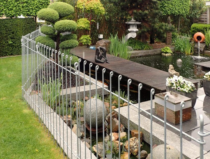 Grâce à sa forme simple, la clôture anneau s'intègre harmonieusement dans l'environnement naturel.
