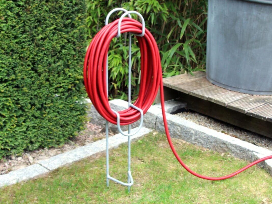 Halter-fuer-Gartenschlauch