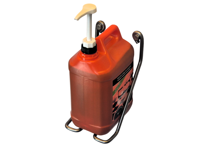 Der schmale Kanisterhalter ist für einen 5-Liter-Kanister geeignet.