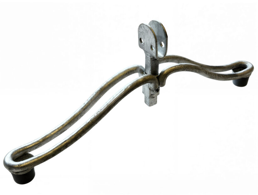 Le pied réglable en hauteur peut être ajusté de 10 cm (pied normal) à 15 cm par paliers de 1 cm.