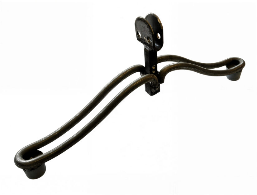 Pied réglable en hauteur en version brute ( peut rouiller ).