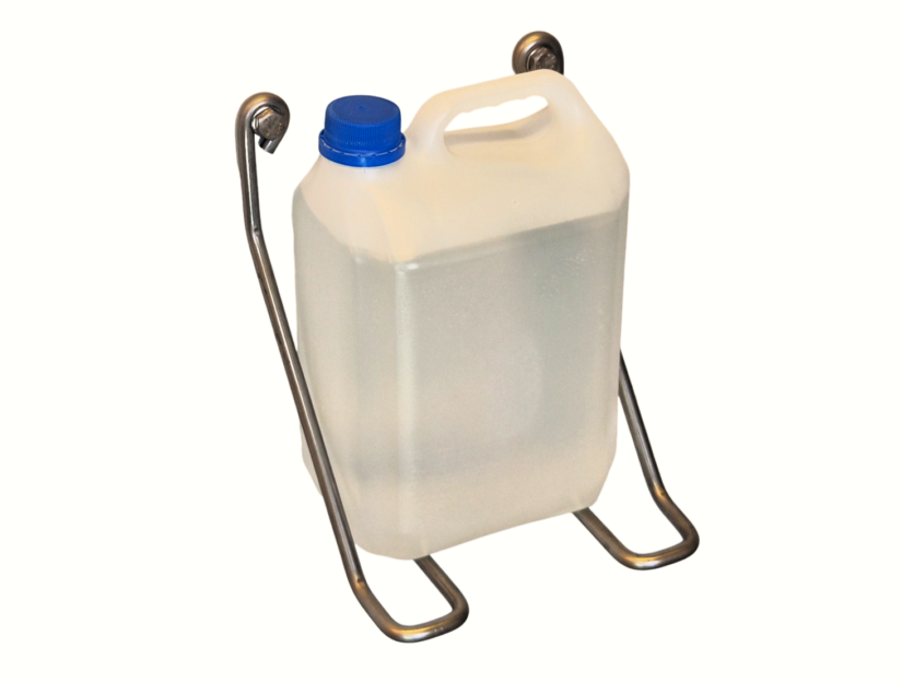 Kanisterhalter klein QUER mit einem 5 Liter Kanister.