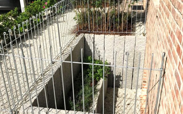 Kellerschacht – Lichtschacht umzäunen mit dem Steck-Zaun „anno“