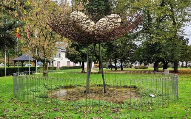 Sicherung eines Teiches mit Kunstobjekt in Chaudfontaine