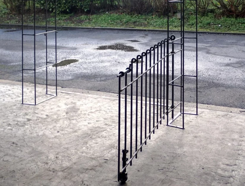 Rozenboog met open deur, 80 cm hoog.