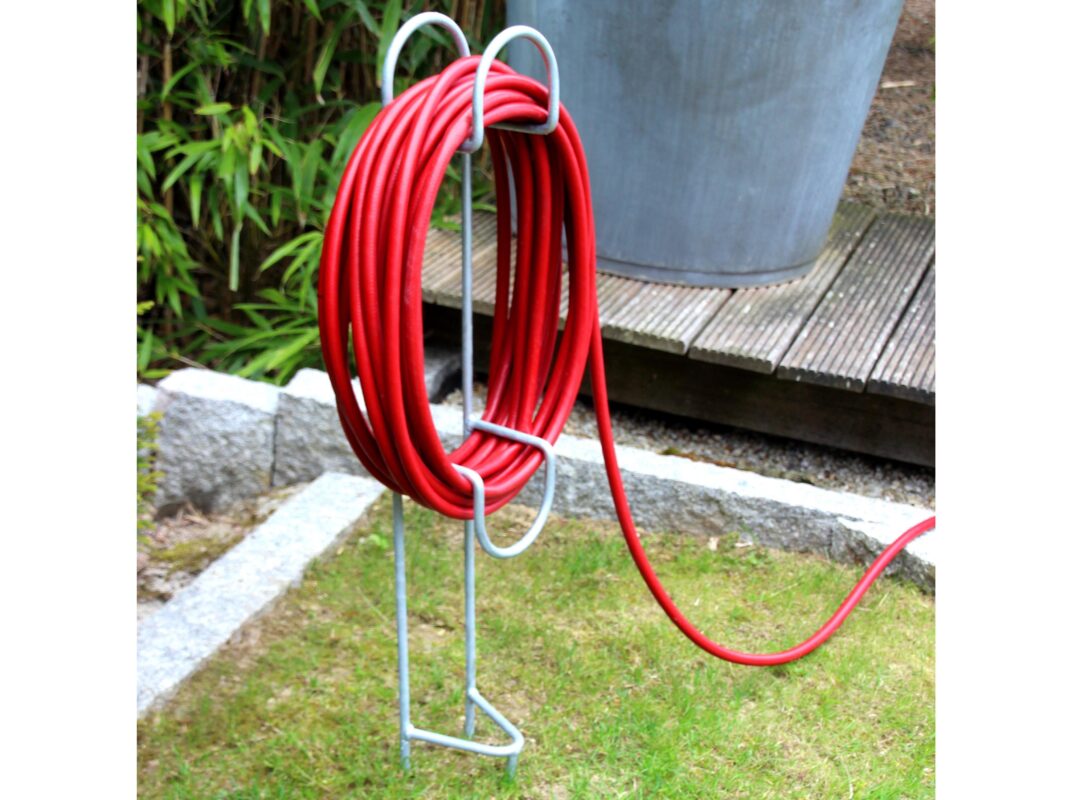 Mobiler Schlauchhalter Sorgt für Ordnung und Sicherheit in Ihrem Garten.