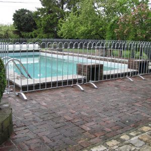Zaun aus Stahl verzinkt als Schwimmbad Schutz schneller und einfacher Aufbau