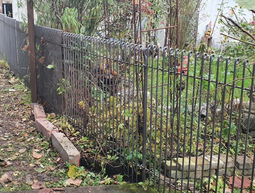 Clôture de jardin stable dans un jardin rustique en fil d'acier de Ø 10 mm.