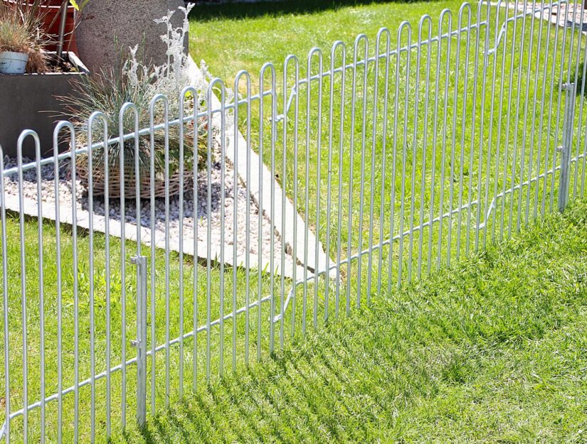 An jedem 2. Gitter ein Stabilisierungspflock reicht in der Regel aus.