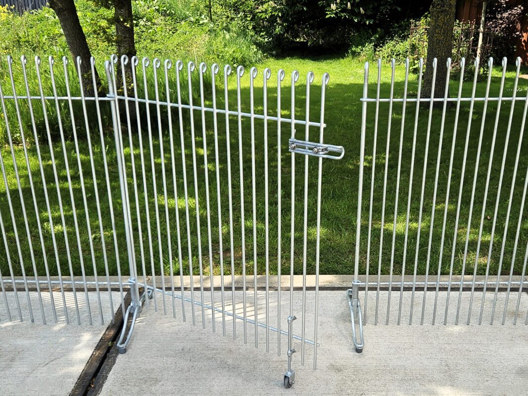 Standfuß Tür engmaschig verzinkt (1)