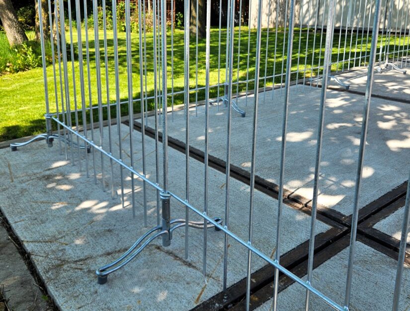 Standfüße anno aus Rundstahl verzinkt (nicht rostend).