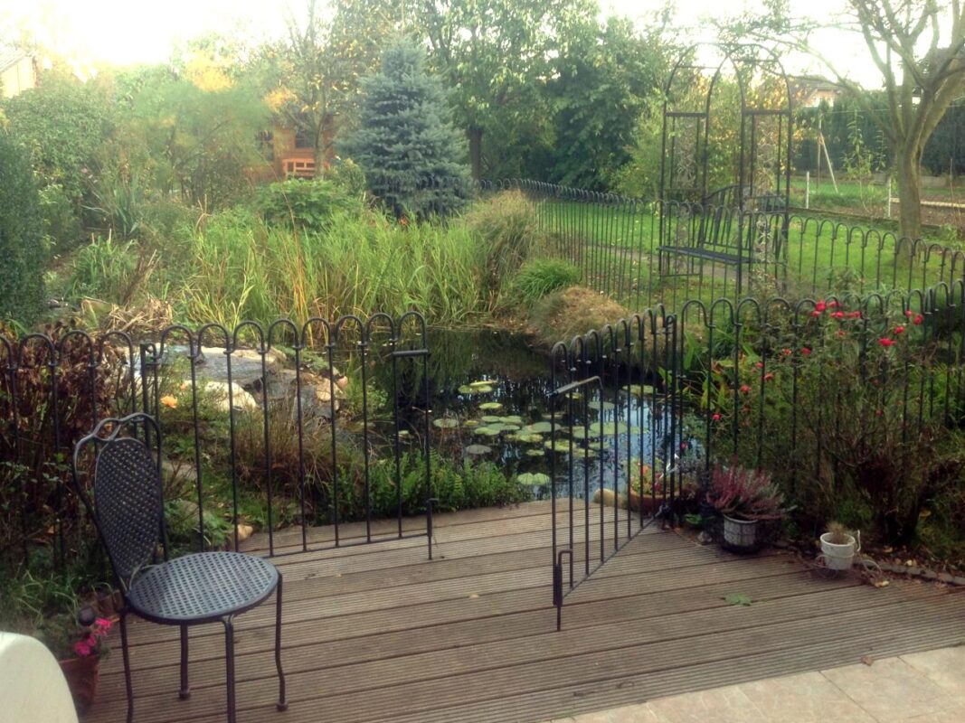 Dubbele poort. Heb je een brede toegang nodig in de omheining van je vijver?