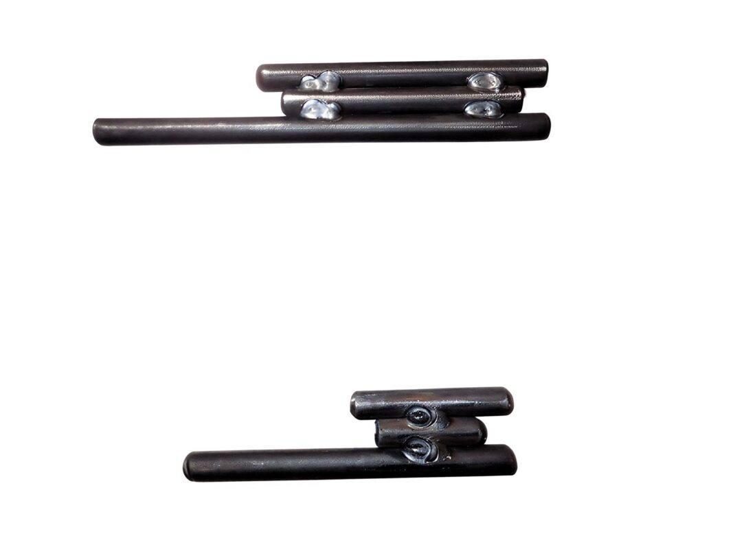 Untere Türanschläge in roh (dürfen rosten) oben für anno, unten für engmaschig.