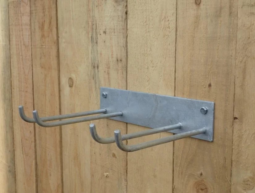 Dubbele bezemhouder om vast te schroeven, verzinkt.