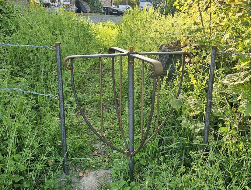 Tourniquet de clôture de pâturage : passage sûr et durable pour les piétons à travers la clôture de pâturage.