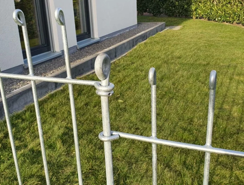 De steunring houdt het deurelement op de juiste hoogte.