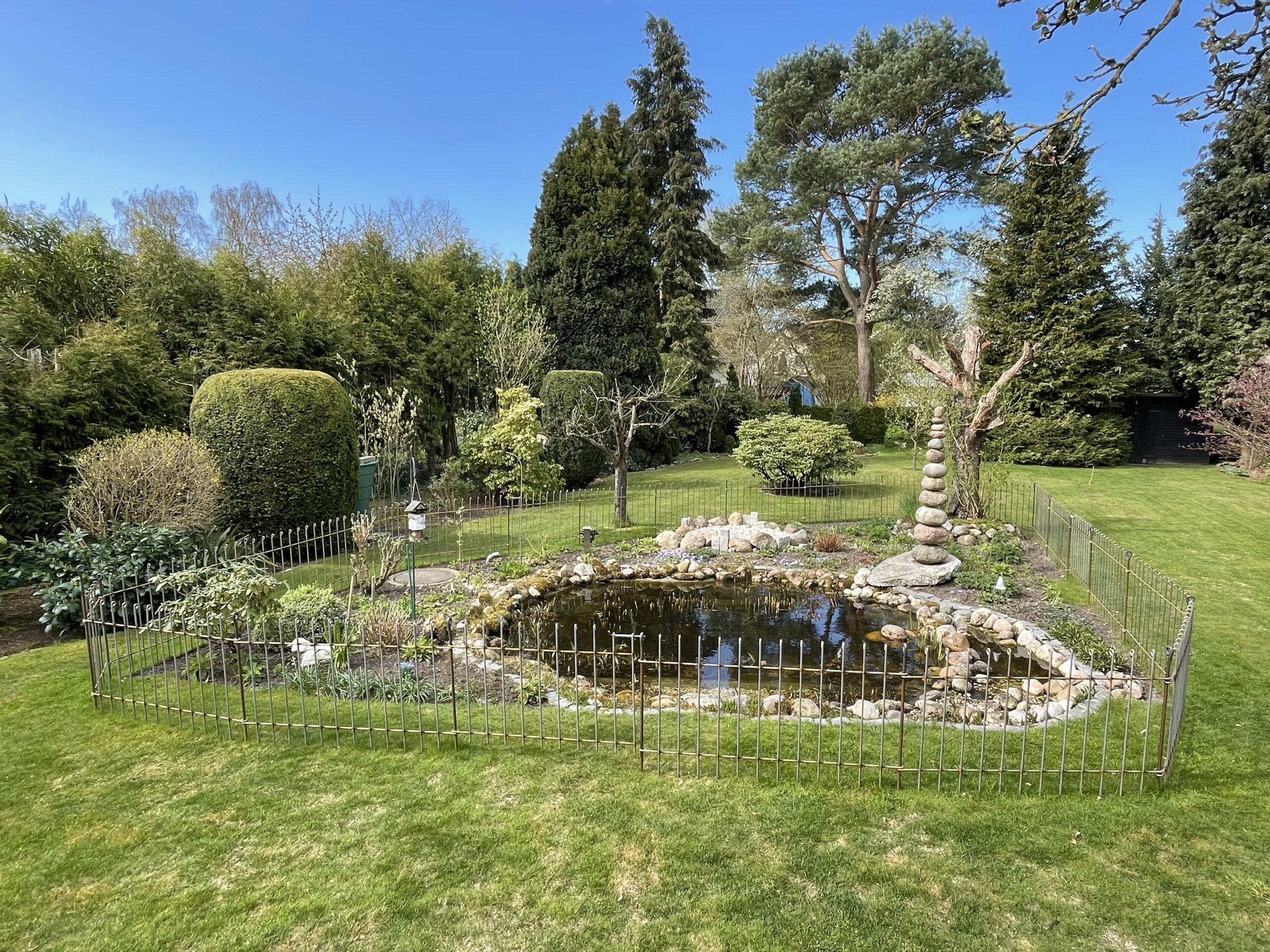 Gartenzaun um den Gartenteich Innovative Metallprodukte Qualität